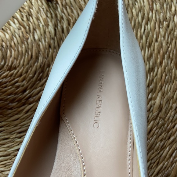 New banana republic white Madison pump heels - Picture 5 of 9